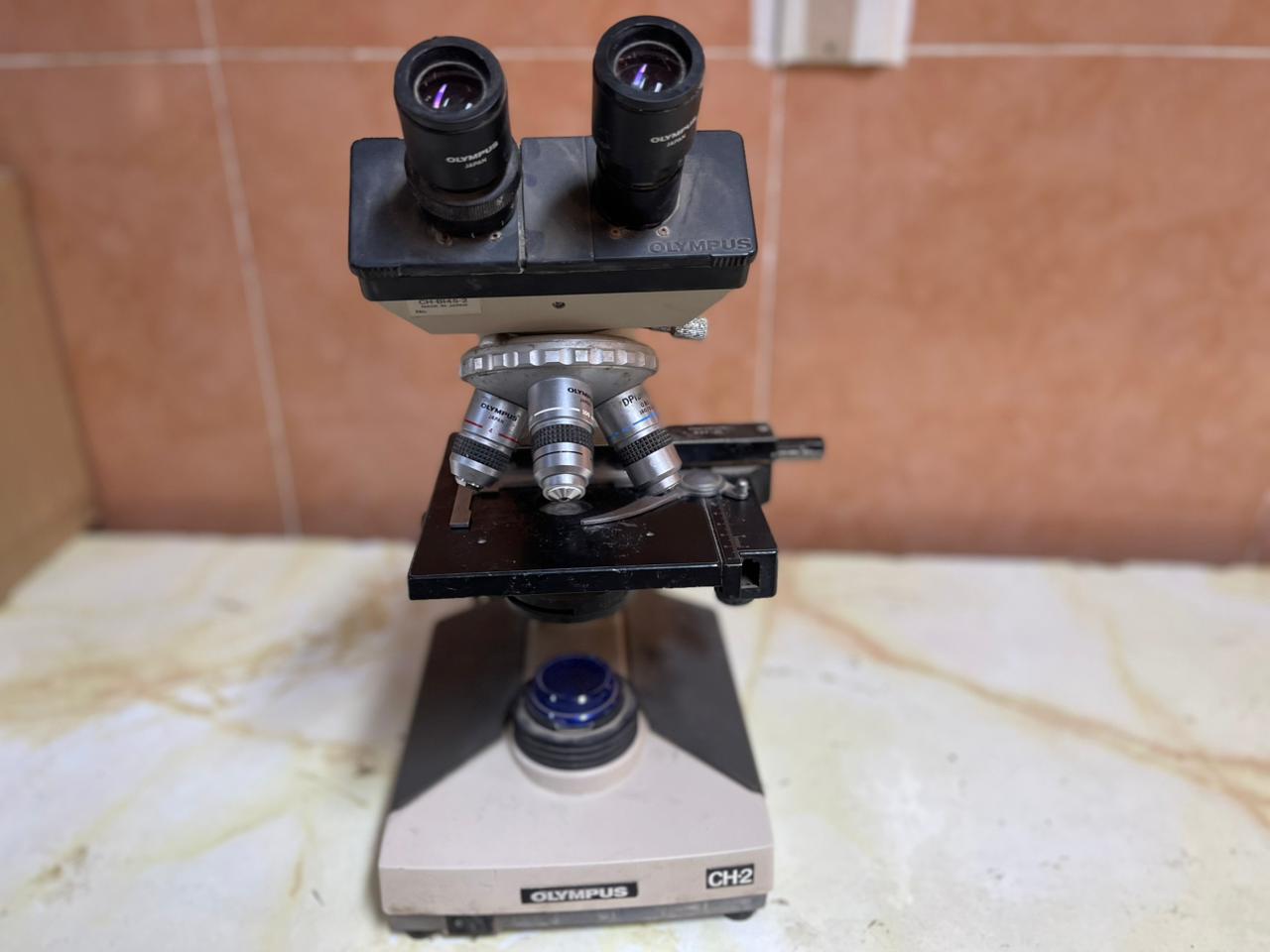 ميكروسكوب ثنائى العينة